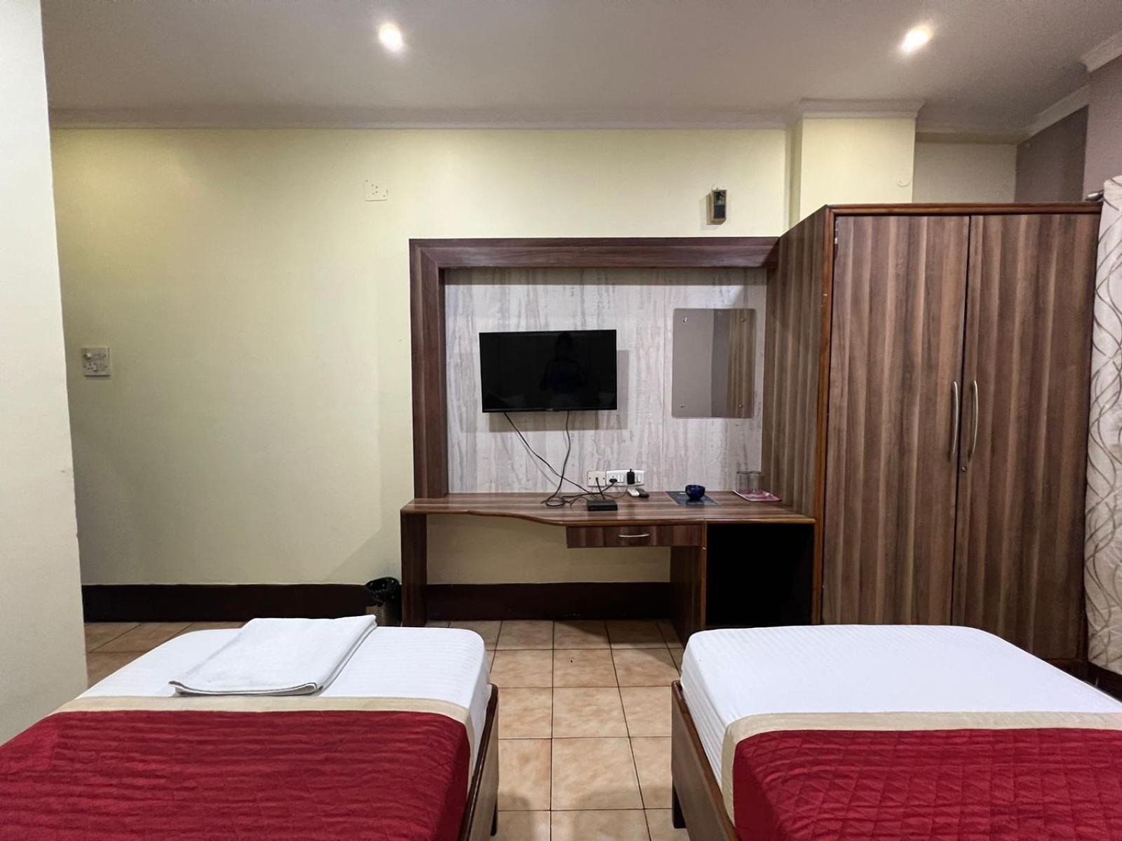 Hotel Bluemoon Gauháti Kültér fotó